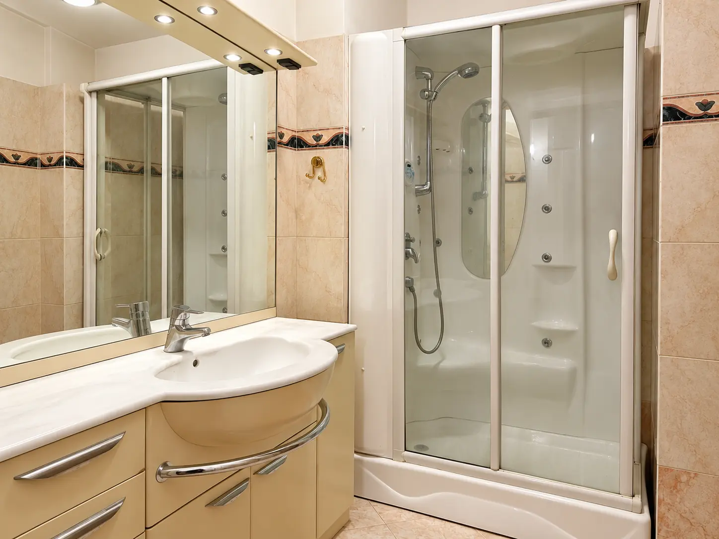 The Urban Ravanas bathroom with hydromassage shower